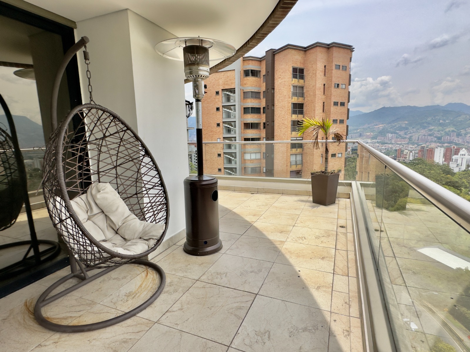 Habitación Apartamento Categoría B vista ciudad Medellín