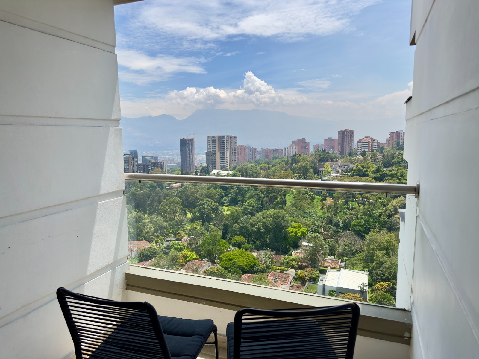 Habitación Apartamento Categoría C vista ciudad Medellín