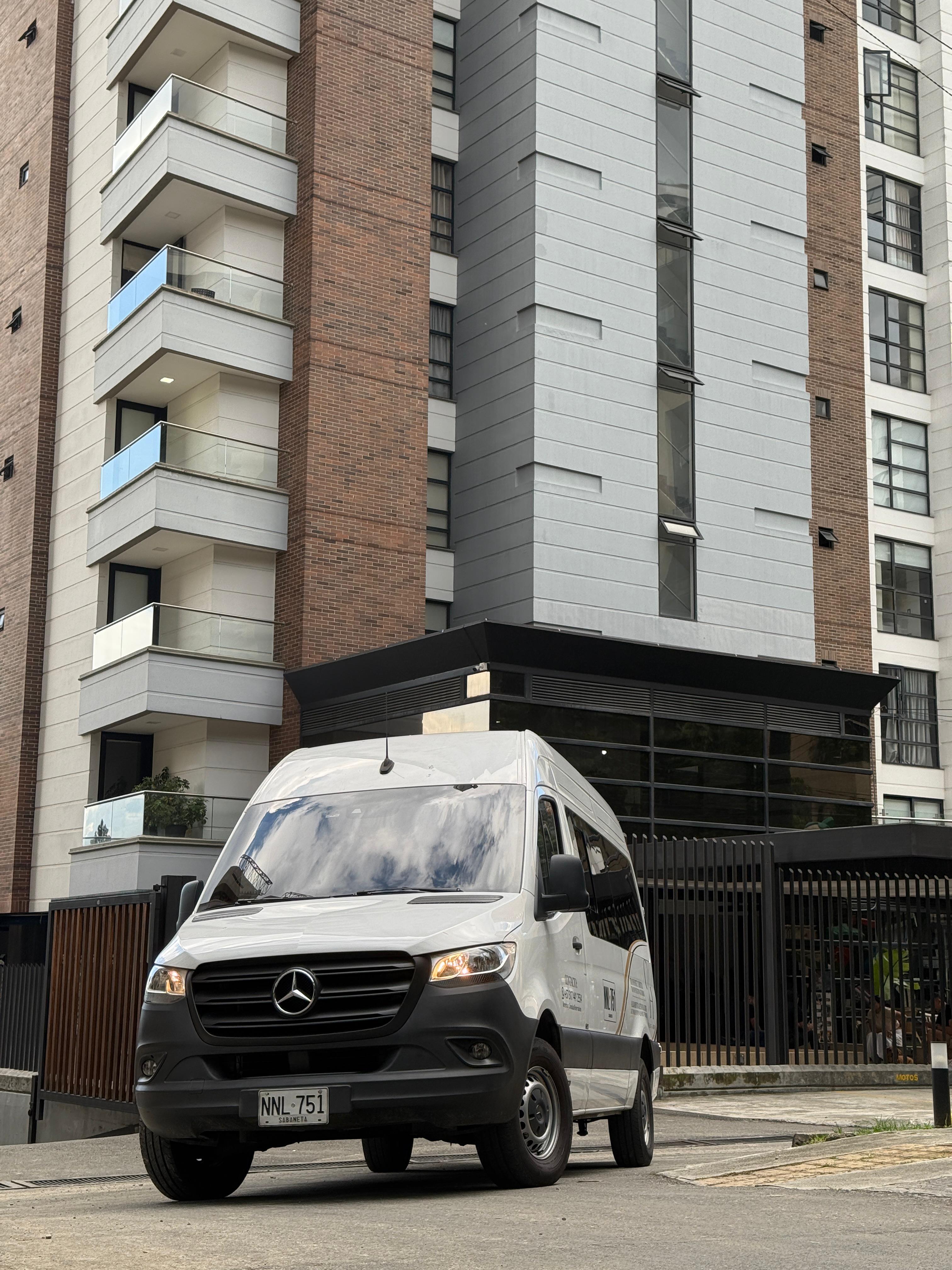 Transporte privado CH Elite Group van de lujo El Poblado